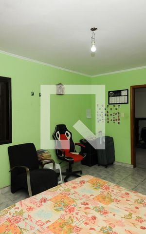 Casa à venda com 191m², 4 quartos e 3 vagas Casa à venda com 191m², 4 quartos e 3 vagasEdicula - quarto