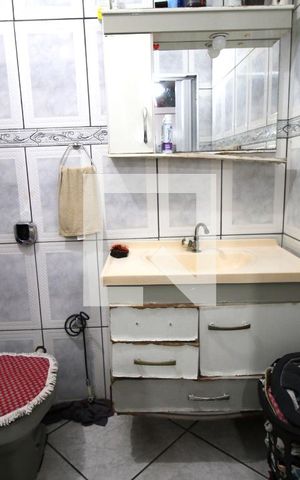Casa à venda com 220m², 3 quartos e 3 vagasBanheiro da Suíte 2