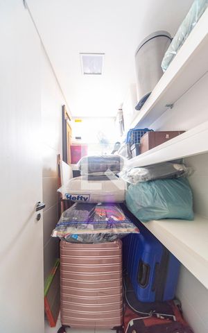 Apartamento à venda com 180m², 3 quartos e 3 vagas Apartamento à venda com 180m², 3 quartos e 3 vagasDespensa