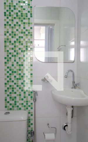 Apartamento para alugar com 65m², 2 quartos e 2 vagasBanheiro de serviço