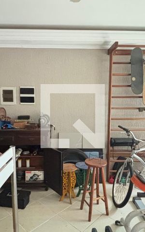 Casa à venda com 450m², 4 quartos e 3 vagas Casa à venda com 450m², 4 quartos e 3 vagasQuarto da Piscina