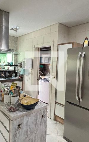 Casa à venda com 450m², 4 quartos e 3 vagas Casa à venda com 450m², 4 quartos e 3 vagasCozinha