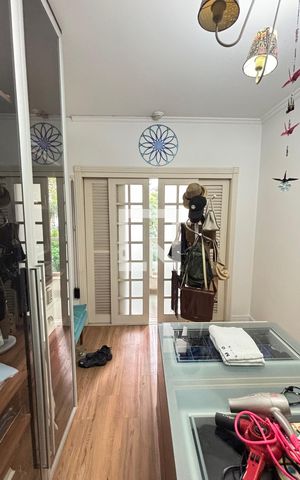 Casa à venda com 450m², 4 quartos e 3 vagas Casa à venda com 450m², 4 quartos e 3 vagasSuite 1 Closet