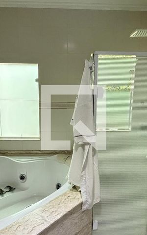 Casa à venda com 450m², 4 quartos e 3 vagas Casa à venda com 450m², 4 quartos e 3 vagasBanheiro da Suíte 1