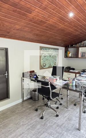 Casa à venda com 450m², 4 quartos e 3 vagas Casa à venda com 450m², 4 quartos e 3 vagasSótão - Escritorio