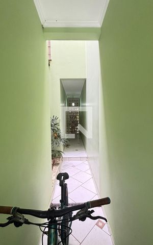 Casa à venda com 450m², 4 quartos e 3 vagas Casa à venda com 450m², 4 quartos e 3 vagasCorredor