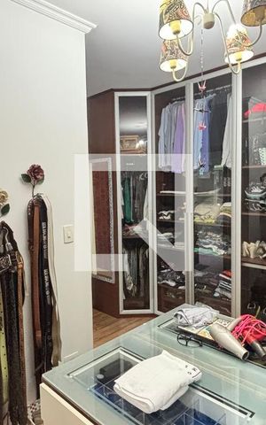 Casa à venda com 450m², 4 quartos e 3 vagas Casa à venda com 450m², 4 quartos e 3 vagasSuite 1 Closet