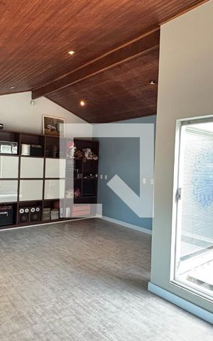 Casa à venda com 450m², 4 quartos e 3 vagas Casa à venda com 450m², 4 quartos e 3 vagasSótão - Estudio