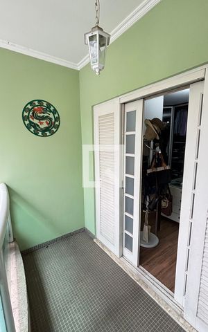 Casa à venda com 450m², 4 quartos e 3 vagas Casa à venda com 450m², 4 quartos e 3 vagasVaranda da Suíte 1