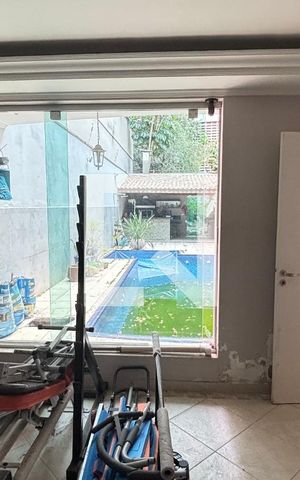 Casa à venda com 450m², 4 quartos e 3 vagas Casa à venda com 450m², 4 quartos e 3 vagasQuarto da Piscina