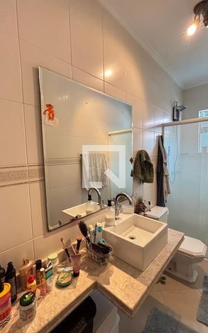 Casa à venda com 450m², 4 quartos e 3 vagas Casa à venda com 450m², 4 quartos e 3 vagasBanheiro da Suíte 2