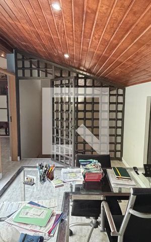 Casa à venda com 450m², 4 quartos e 3 vagas Casa à venda com 450m², 4 quartos e 3 vagasSótão - Escritorio