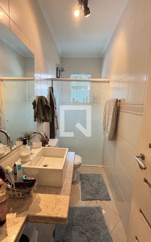 Casa à venda com 450m², 4 quartos e 3 vagas Casa à venda com 450m², 4 quartos e 3 vagasBanheiro da Suíte 2