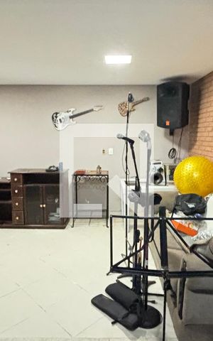 Casa à venda com 450m², 4 quartos e 3 vagas Casa à venda com 450m², 4 quartos e 3 vagasPorão - Estudio