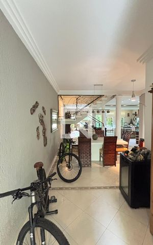 Casa à venda com 450m², 4 quartos e 3 vagas Casa à venda com 450m², 4 quartos e 3 vagasLavabo
