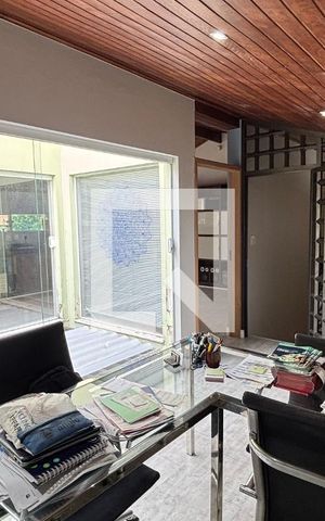 Casa à venda com 450m², 4 quartos e 3 vagas Casa à venda com 450m², 4 quartos e 3 vagasSótão - Escritorio