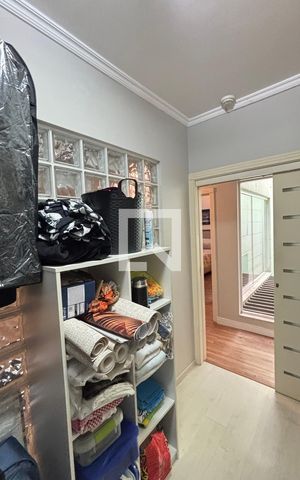Casa à venda com 450m², 4 quartos e 3 vagas Casa à venda com 450m², 4 quartos e 3 vagasRouparia