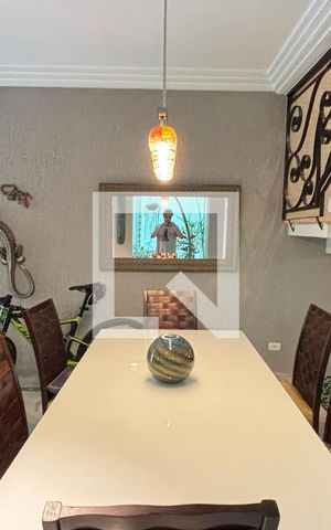 Casa à venda com 450m², 4 quartos e 3 vagas Casa à venda com 450m², 4 quartos e 3 vagasSala de Jantar