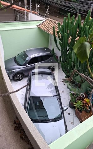 Casa à venda com 450m², 4 quartos e 3 vagas Casa à venda com 450m², 4 quartos e 3 vagasGaragem