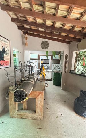 Casa à venda com 450m², 4 quartos e 3 vagas Casa à venda com 450m², 4 quartos e 3 vagasChurrasqueira