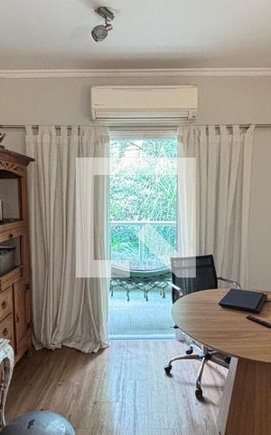 Casa à venda com 450m², 4 quartos e 3 vagas Casa à venda com 450m², 4 quartos e 3 vagasSuite 1