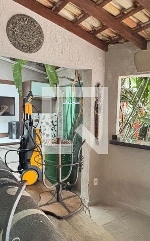 Casa à venda com 450m², 4 quartos e 3 vagas Casa à venda com 450m², 4 quartos e 3 vagasChurrasqueira