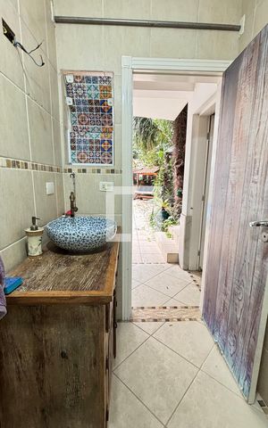Casa à venda com 450m², 4 quartos e 3 vagas Casa à venda com 450m², 4 quartos e 3 vagasBanheiro da Piscina