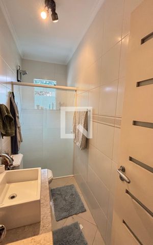 Casa à venda com 450m², 4 quartos e 3 vagas Casa à venda com 450m², 4 quartos e 3 vagasBanheiro da Suíte 2