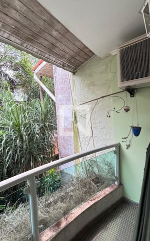 Casa à venda com 450m², 4 quartos e 3 vagas Casa à venda com 450m², 4 quartos e 3 vagasVaranda da Suíte 1