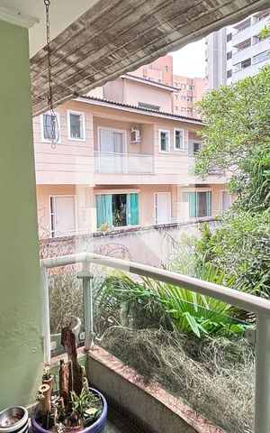 Casa à venda com 450m², 4 quartos e 3 vagas Casa à venda com 450m², 4 quartos e 3 vagasVaranda da Suíte 1