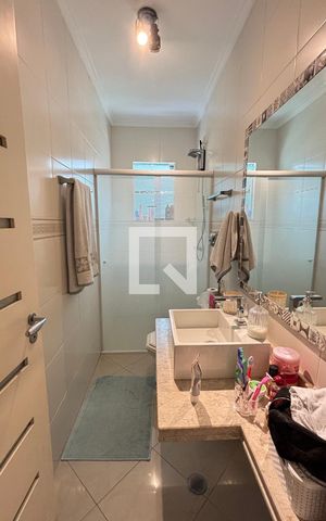 Casa à venda com 450m², 4 quartos e 3 vagas Casa à venda com 450m², 4 quartos e 3 vagasBanheiro da Suíte 3