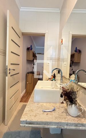 Casa à venda com 450m², 4 quartos e 3 vagas Casa à venda com 450m², 4 quartos e 3 vagasBanheiro da Suíte 2