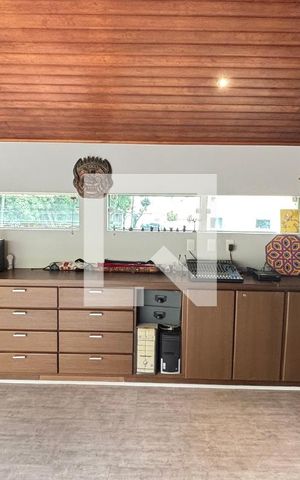 Casa à venda com 450m², 4 quartos e 3 vagas Casa à venda com 450m², 4 quartos e 3 vagasSótão - Estudio
