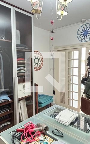Casa à venda com 450m², 4 quartos e 3 vagas Casa à venda com 450m², 4 quartos e 3 vagasBanheiro da Suíte 1