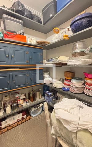 Casa à venda com 450m², 4 quartos e 3 vagas Casa à venda com 450m², 4 quartos e 3 vagasDespensa da Cozinha