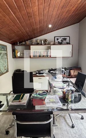 Casa à venda com 450m², 4 quartos e 3 vagas Casa à venda com 450m², 4 quartos e 3 vagasSótão - Escritorio