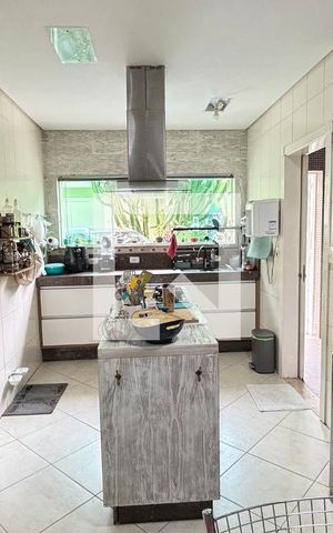 Casa à venda com 450m², 4 quartos e 3 vagas Casa à venda com 450m², 4 quartos e 3 vagasCozinha