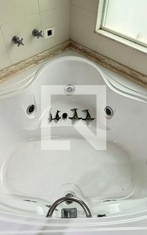Casa à venda com 450m², 4 quartos e 3 vagas Casa à venda com 450m², 4 quartos e 3 vagasBanheiro da Suíte 1