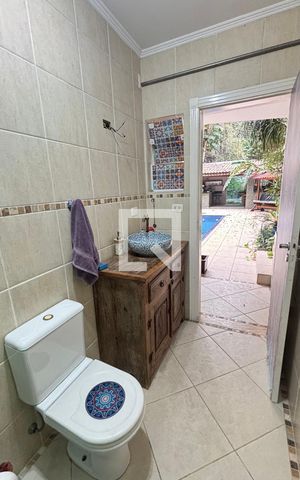 Casa à venda com 450m², 4 quartos e 3 vagas Casa à venda com 450m², 4 quartos e 3 vagasbanheiro da Piscina