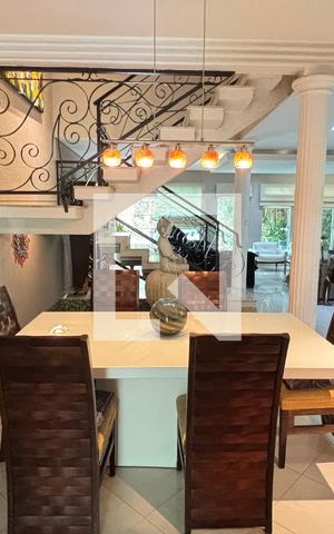 Casa à venda com 450m², 4 quartos e 3 vagas Casa à venda com 450m², 4 quartos e 3 vagasSala de Jantar