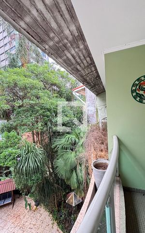 Casa à venda com 450m², 4 quartos e 3 vagas Casa à venda com 450m², 4 quartos e 3 vagasVaranda da Suíte 1