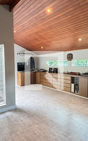 Casa à venda com 450m², 4 quartos e 3 vagas Casa à venda com 450m², 4 quartos e 3 vagasSótão - Estudio
