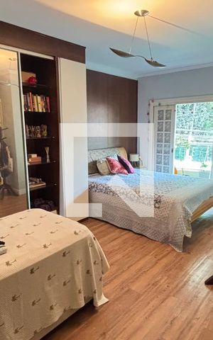 Casa à venda com 450m², 4 quartos e 3 vagas Casa à venda com 450m², 4 quartos e 3 vagasSuite 2