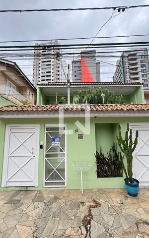 Casa à venda com 450m², 4 quartos e 3 vagas Casa à venda com 450m², 4 quartos e 3 vagasFachada