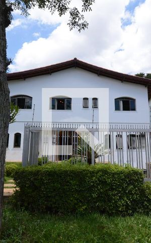 Casa para alugar com 411m², 5 quartos e 4 vagasFachada