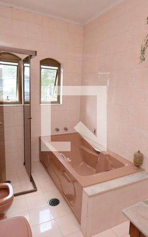 Casa para alugar com 411m², 5 quartos e 4 vagasBanheiro da Suíte 2