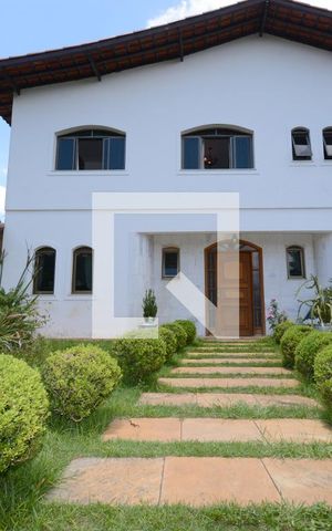 Casa para alugar com 411m², 5 quartos e 4 vagasFachada