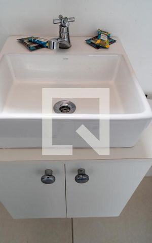 Studio para alugar com 30m², 1 quarto e sem vaga Studio para alugar com 30m², 1 quarto e sem vagaBanheiro