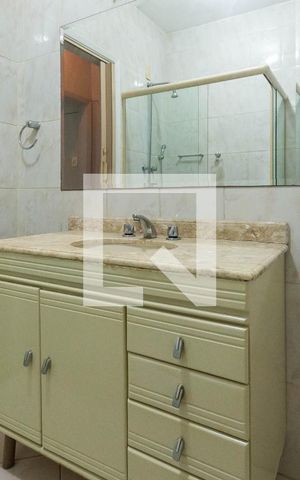 Apartamento para alugar com 76m², 3 quartos e sem vagaBanheiro