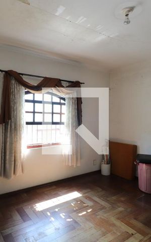 Casa à venda com 360m², 4 quartos e 2 vagasQuarto 1 - Suíte